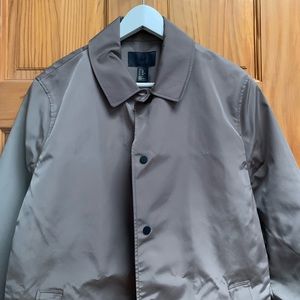Men’s 38R Reflective beige Nylon Coat NEW.